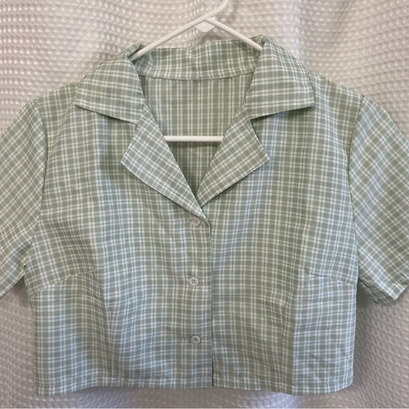 Cropped Collared Green Gingham Top - Picture 2 of 4